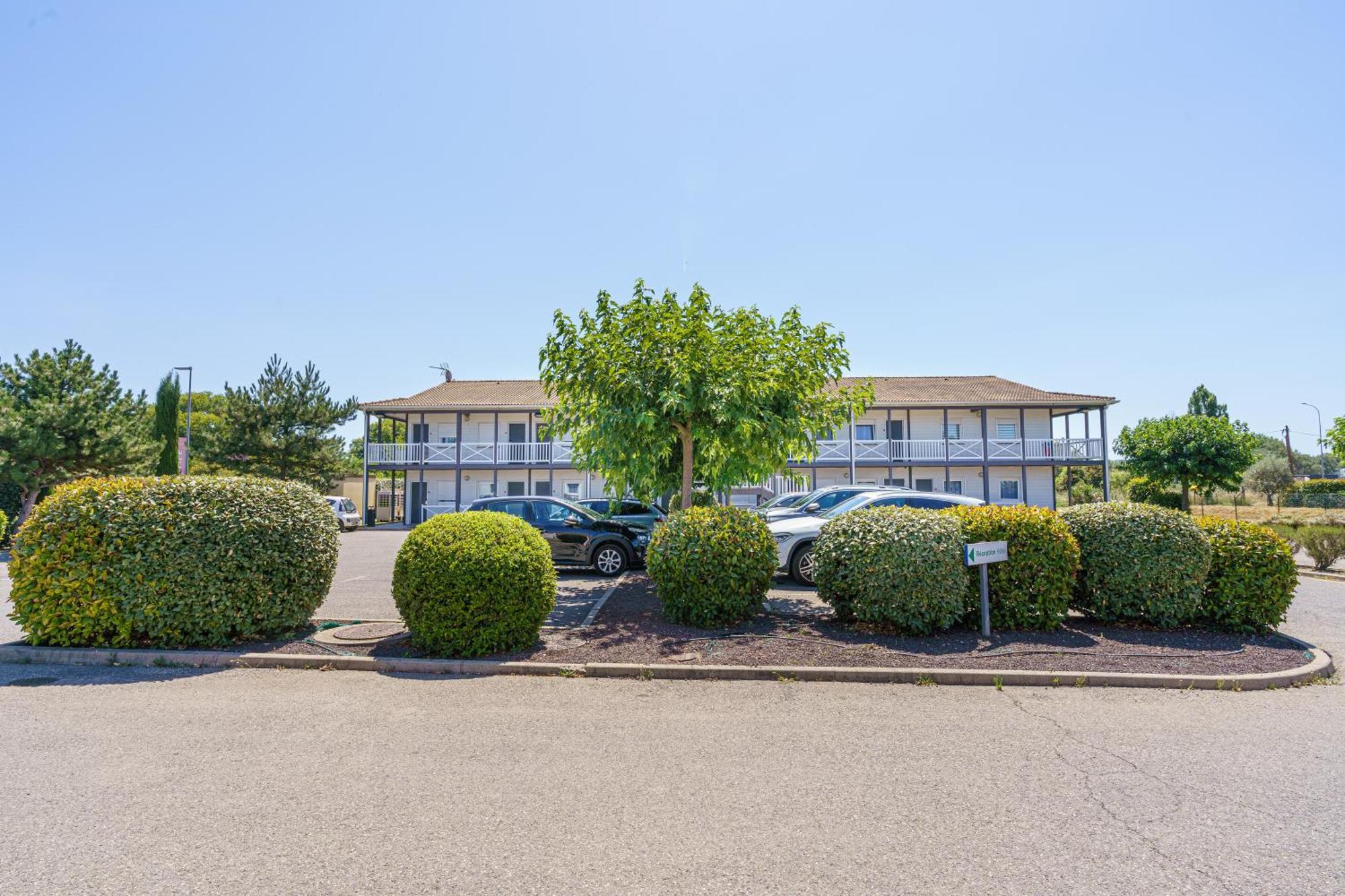 Brit Hotel Confort Manosque Cadarache Exterior photo