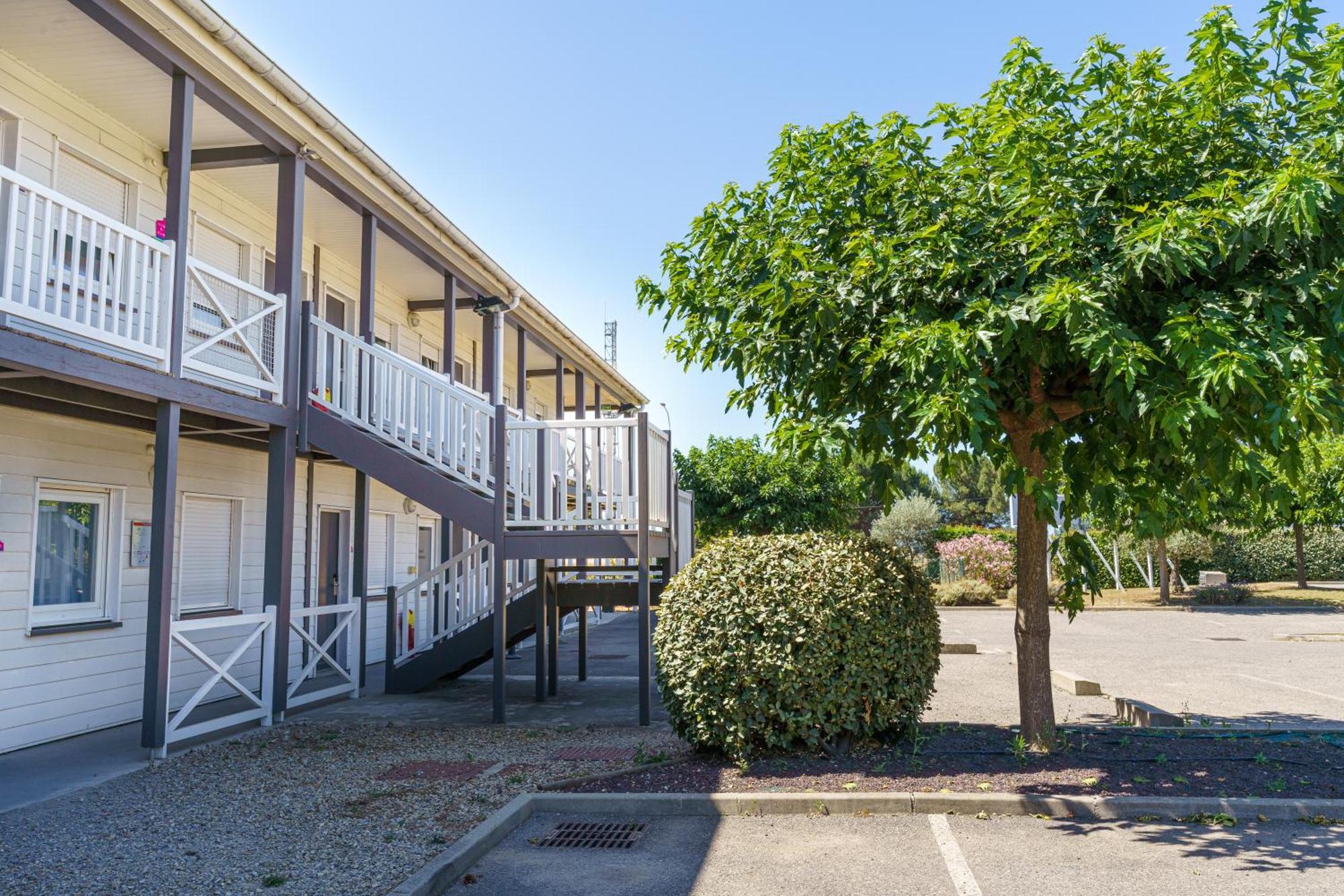 Brit Hotel Confort Manosque Cadarache Exterior photo