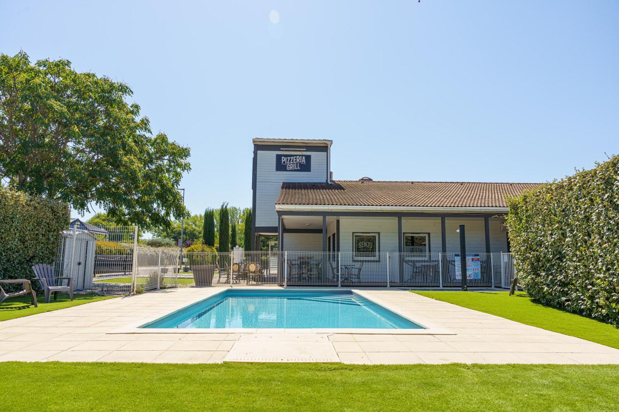 Brit Hotel Confort Manosque Cadarache Exterior photo