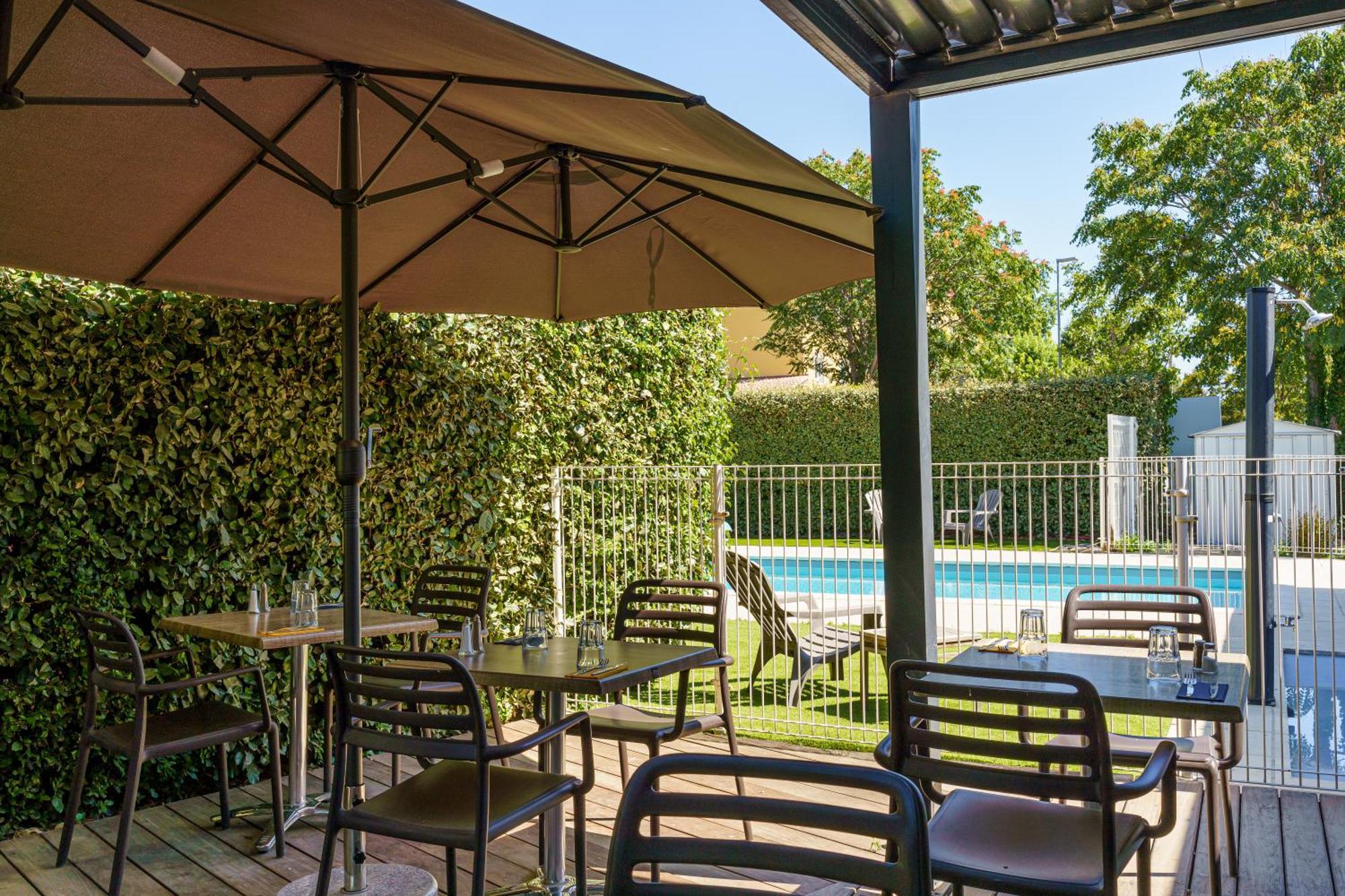 Brit Hotel Confort Manosque Cadarache Exterior photo